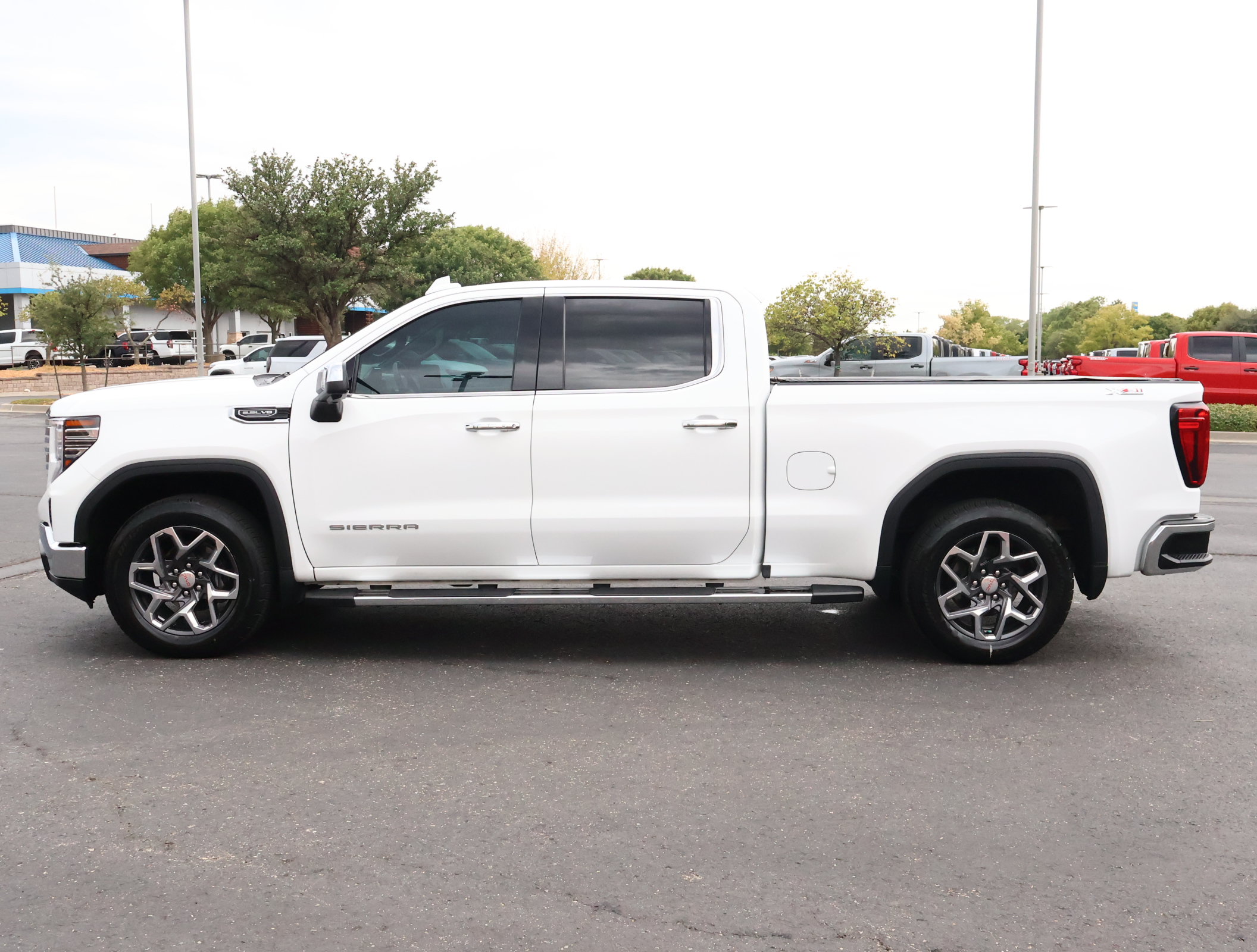 Used 2023 GMC Sierra 1500 SLT w/ SLT Premium Package AWD/4WD image 38