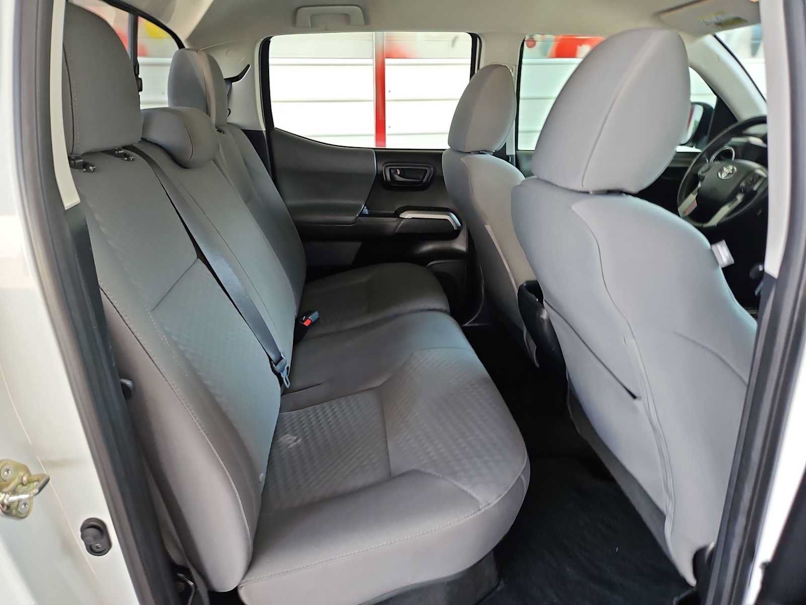 Used 2020 Toyota Tacoma SR5 RWD image 11