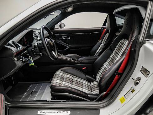 Used 2019 Porsche 718 Cayman GTS RWD image 40