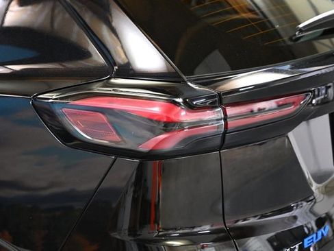 Used 2022 Chevrolet Bolt EUV LT w/ Comfort Package image 15