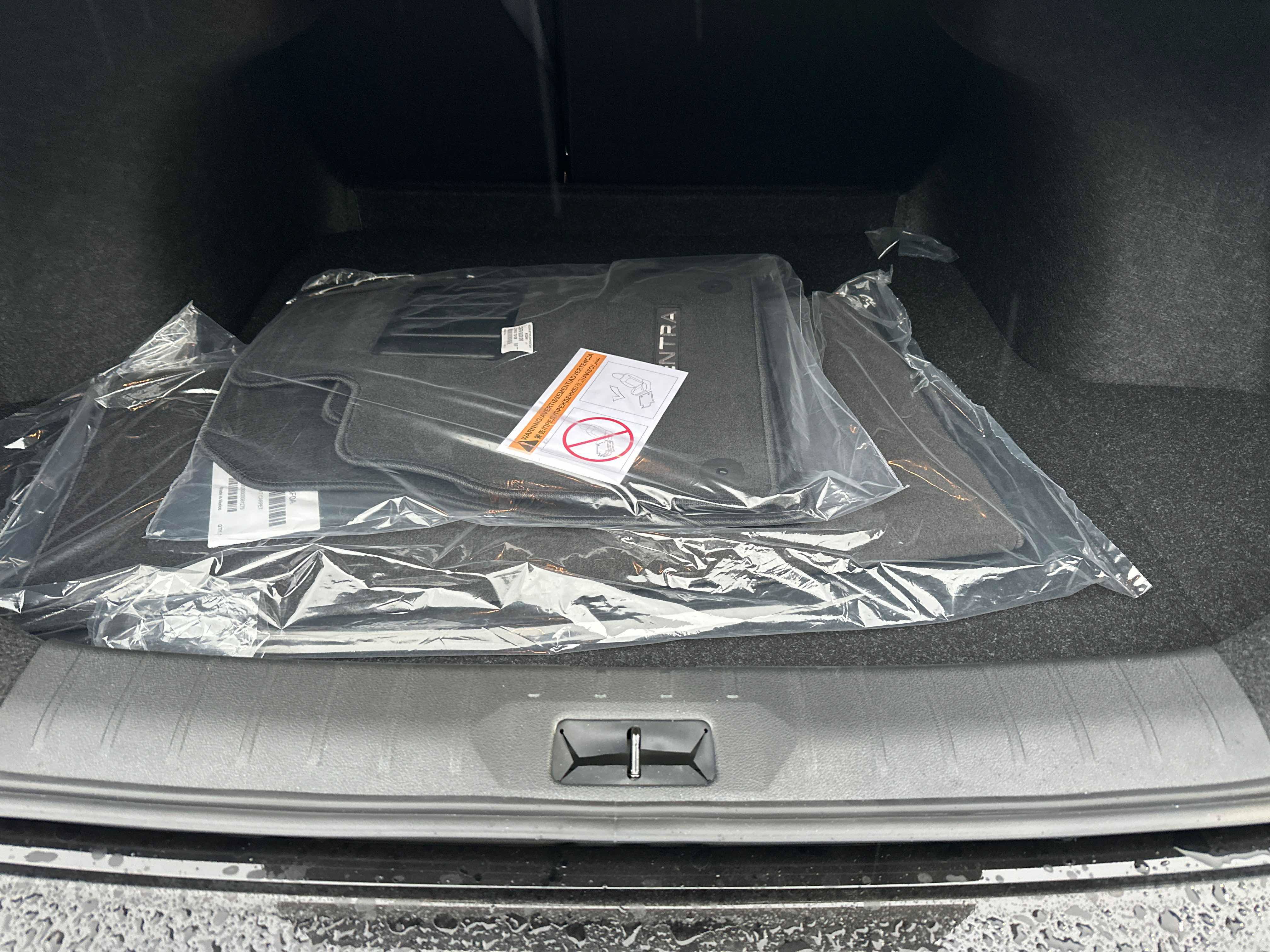 New 2027 Nissan Sentra SR w/ Floor Mat Package FWD image 15
