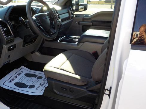 Used 2022 Ford F250 XLT w/ XLT Premium Package image 11