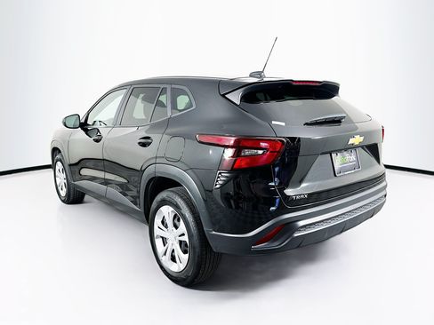 Used 2025 Chevrolet Trax LS FWD image 5