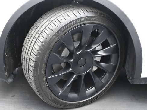 Used 2023 Tesla Model Y Long Range AWD/4WD image 19