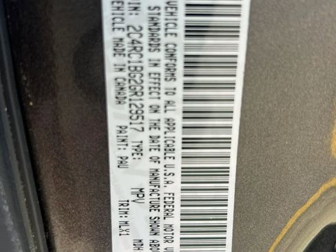 Used 2016 Chrysler Town & Country Touring w/ Driver Convenience Group image 33