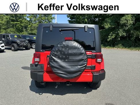 Used 2018 Jeep Wrangler Unlimited Sahara AWD/4WD image 4