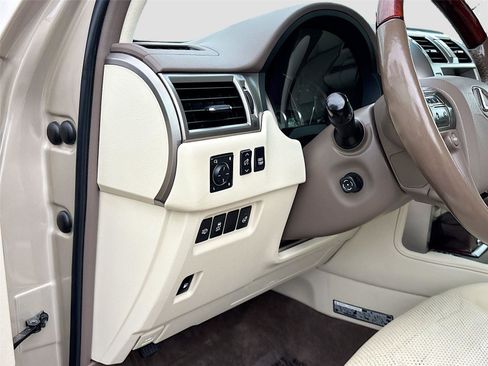 Used 2016 Lexus GX 460 Luxury w/ Preferred Accessory Package AWD/4WD image 10