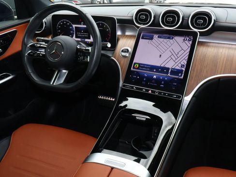 Used 2024 Mercedes-Benz GLC 300 4MATIC image 11