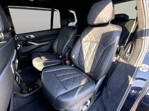 Used 2025 BMW X7 xDrive40i w/ M Sport Package AWD/4WD image 21