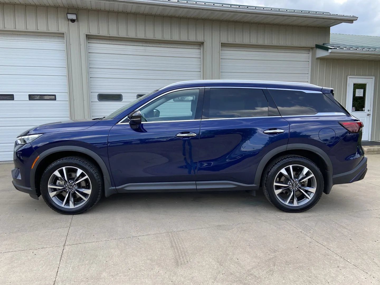 Used 2023 INFINITI QX60 Luxe w/ Cargo Package AWD/4WD image 4