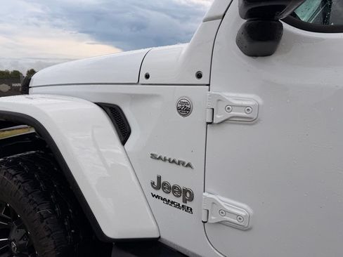 Used 2022 Jeep Wrangler Unlimited Sahara AWD/4WD image 15