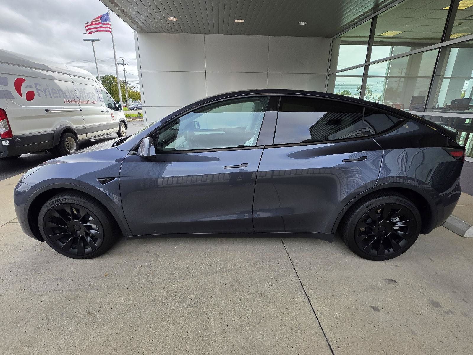 Used 2023 Tesla Model Y AWD image 2