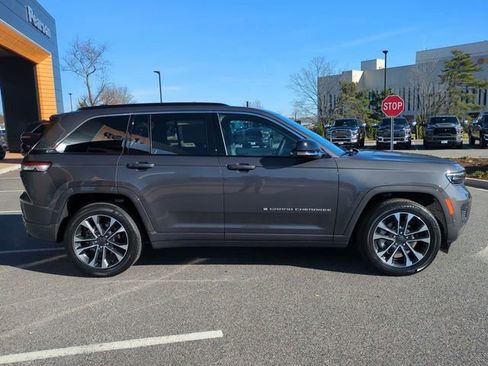 New 2025 Jeep Grand Cherokee Overland w/ Luxury Tech Group IV AWD/4WD image 3