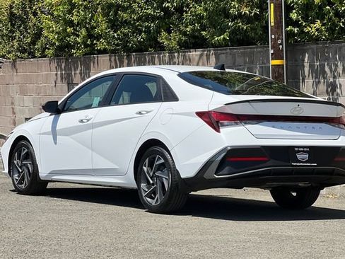 Certified 2025 Hyundai Elantra Sport FWD image 8