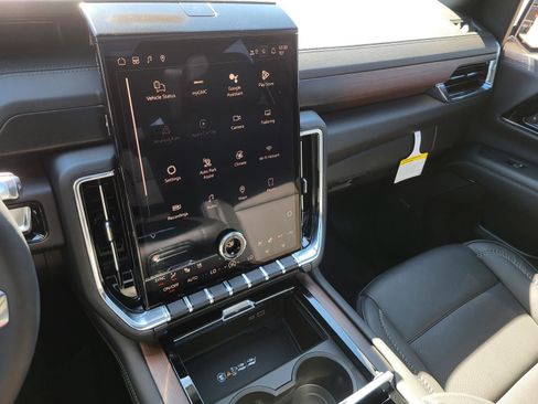 New 2026 GMC Yukon XL Denali w/ Denali Reserve Package image 11