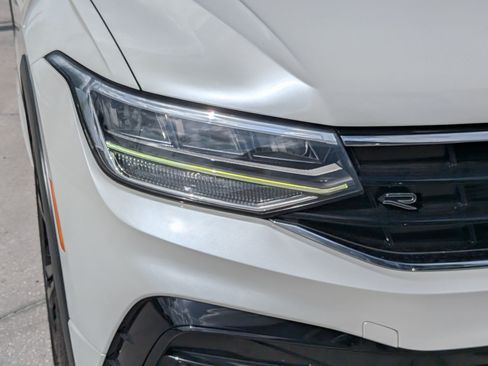 Certified 2023 Volkswagen Tiguan SE R-Line FWD image 9