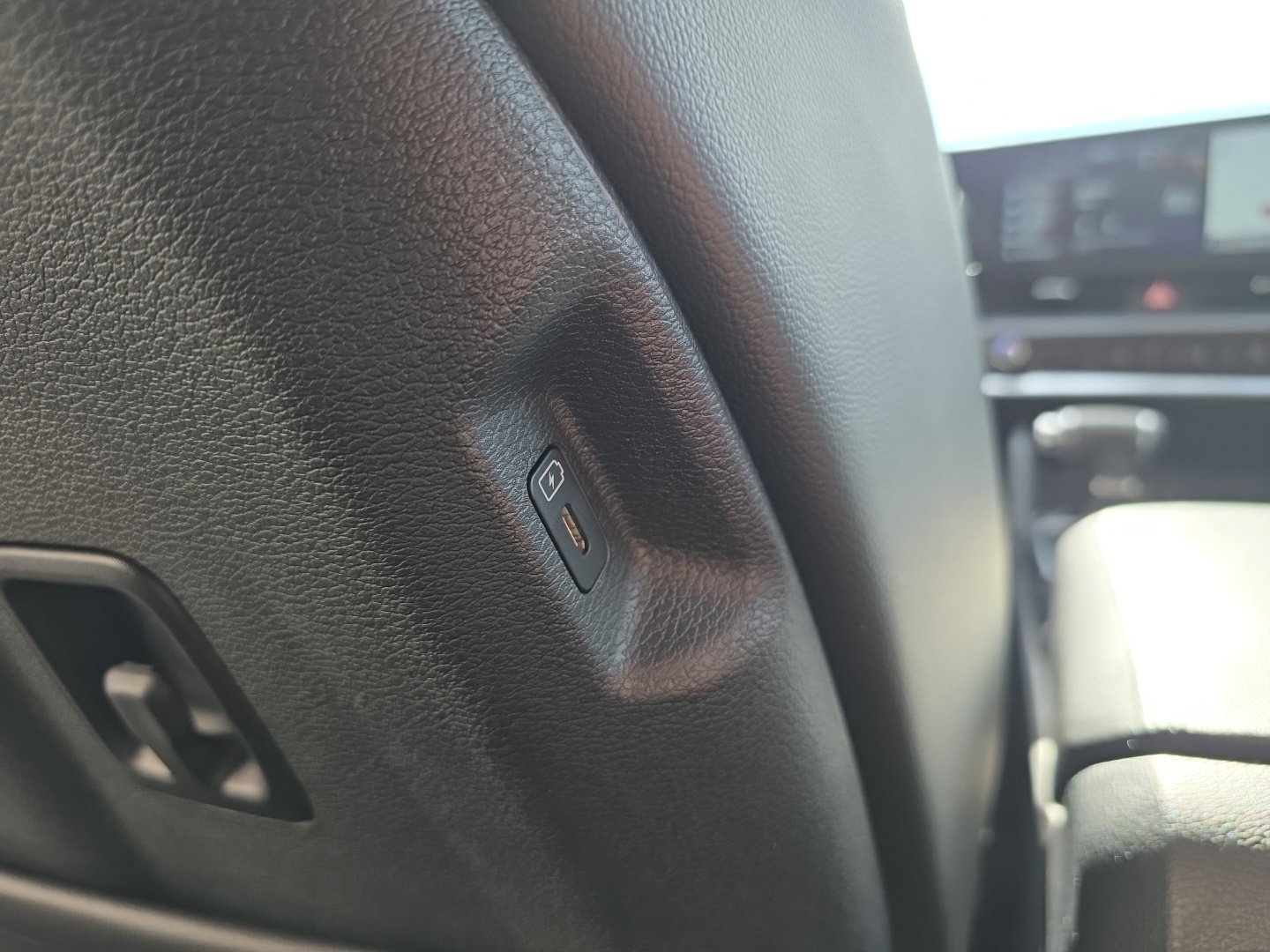 Used 2024 Kia Sportage EX FWD image 21