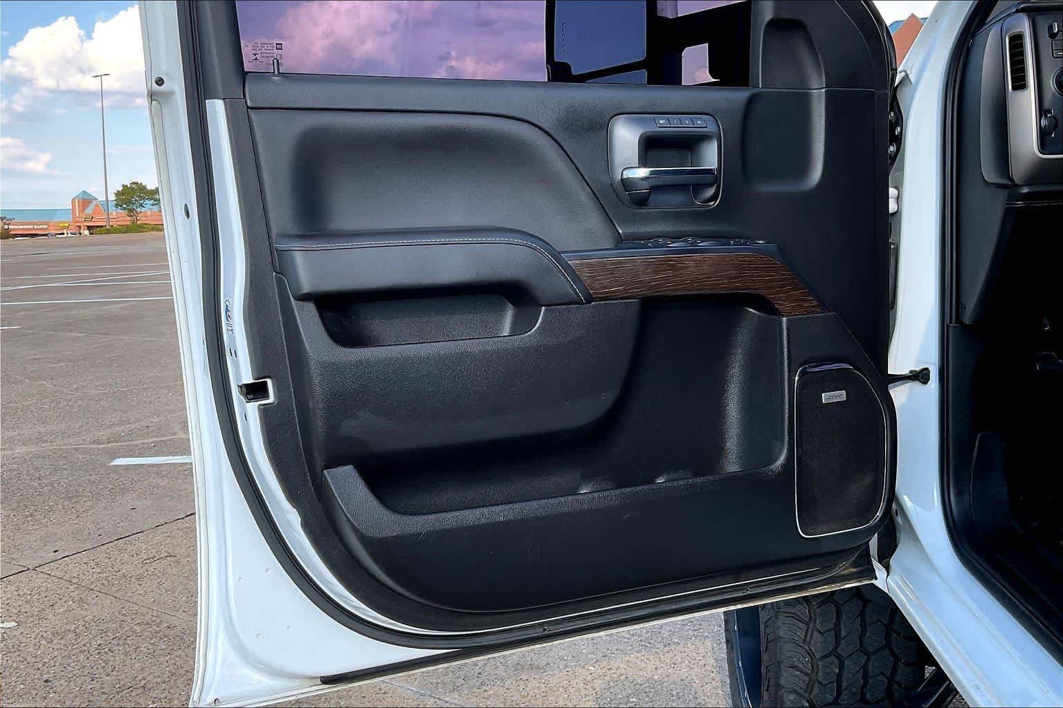 Used 2017 GMC Sierra 2500 Denali w/ Duramax Plus Package AWD/4WD image 26