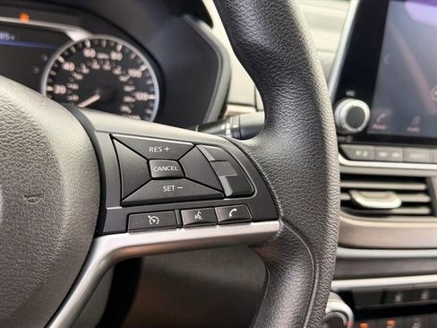 Used 2025 Nissan Altima 2.5 SV image 17