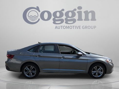Used 2023 Volkswagen Jetta SE w/ Panoramic Sunroof Package FWD image 6