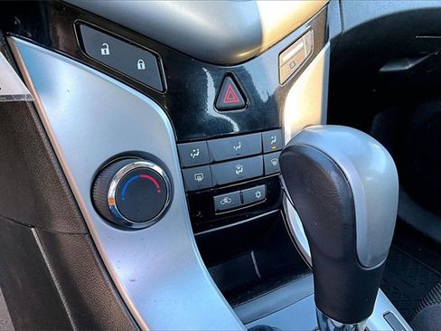 Used 2014 Chevrolet Cruze LT image 15