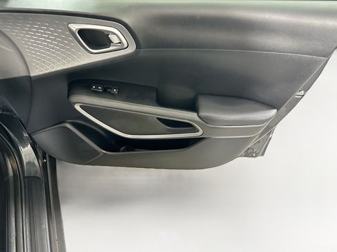 Used 2025 Kia Soul LX w/ LX Technology Package FWD image 29