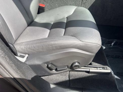 Certified 2025 Volvo XC60 B5 Plus AWD/4WD image 17