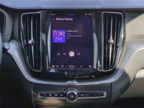 Used 2023 Volvo XC60 B5 Core image 17