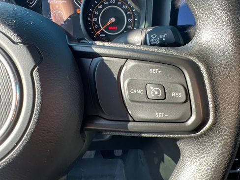 Used 2024 Jeep Gladiator Sport AWD/4WD image 13