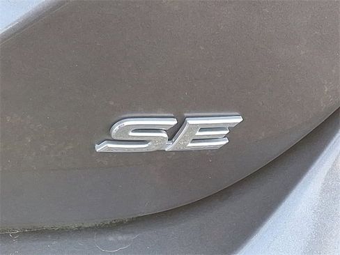 Used 2018 Toyota Camry SE image 30