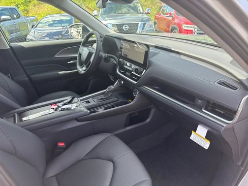 Used 2026 Toyota Grand Highlander AWD image 27