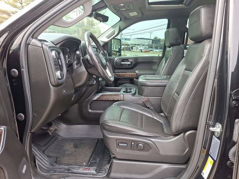 Certified 2022 GMC Sierra 2500 Denali w/ Denali Black Diamond Edition image 11