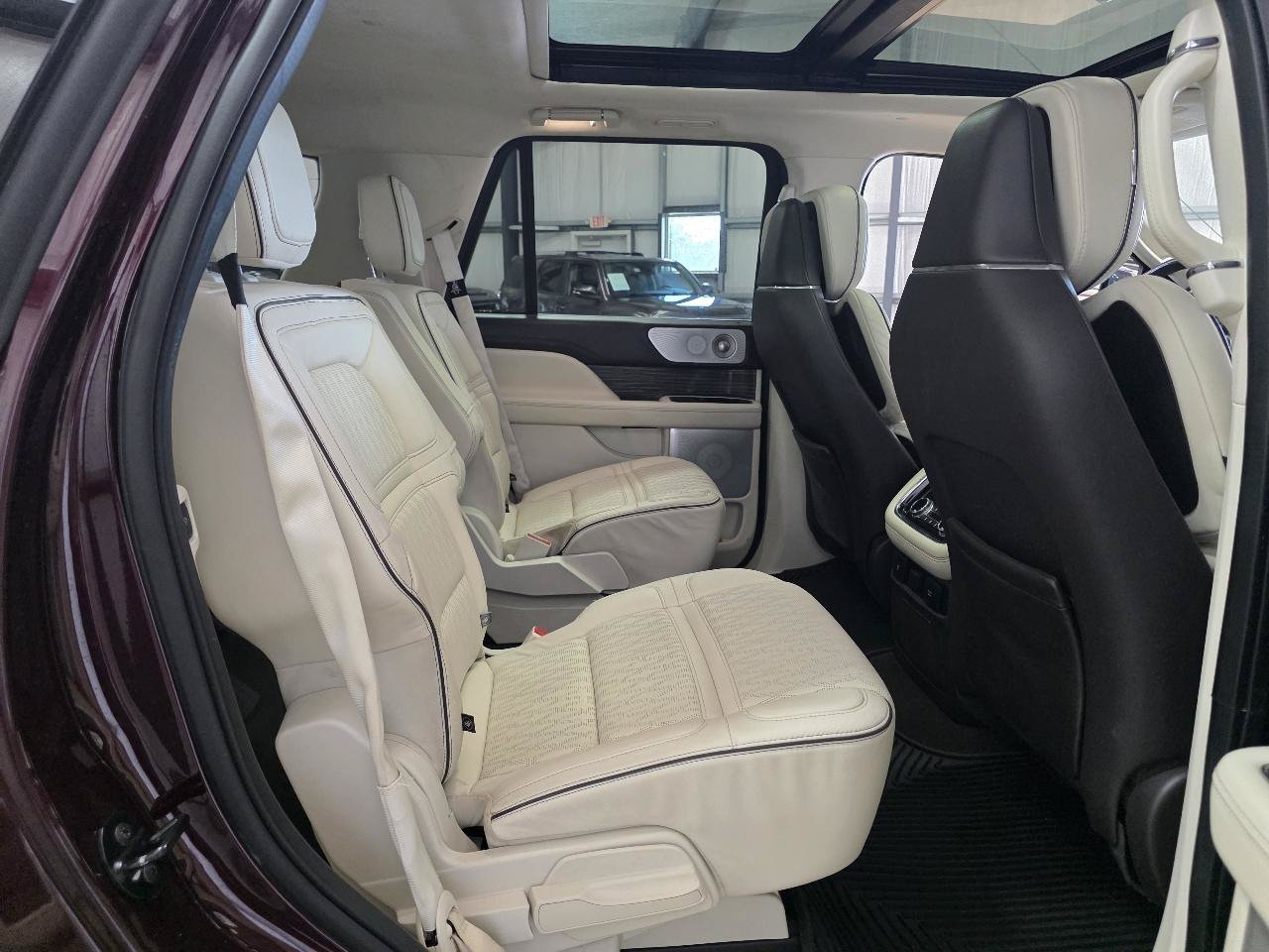 Used 2020 Lincoln Navigator Black Label w/ Cargo Convenience Package AWD/4WD image 15