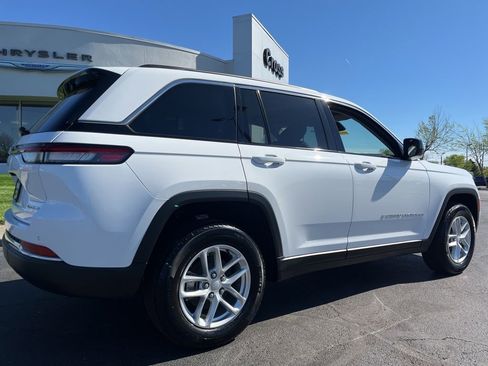 Used 2023 Jeep Grand Cherokee Laredo w/ Luxury Tech Group I AWD/4WD image 63