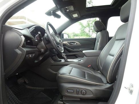 Used 2023 Chevrolet Traverse Premier w/ Redline Edition FWD image 10