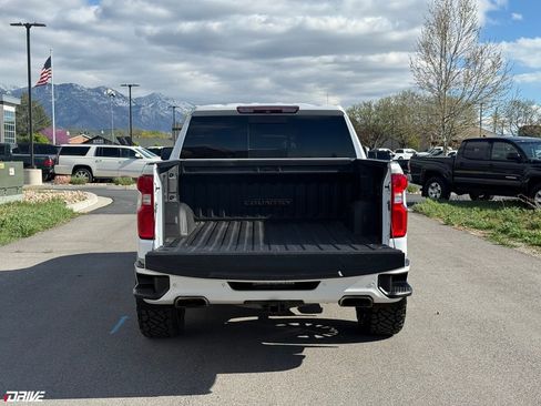 Used 2019 Chevrolet Silverado 1500 High Country w/ Technology Package AWD/4WD image 12