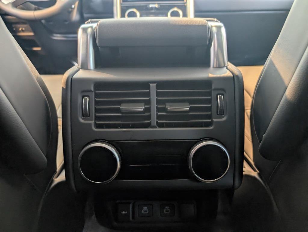 New 2026 Land Rover Discovery Limited Edition AWD/4WD image 28