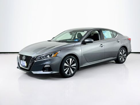 Used 2020 Nissan Altima 2.5 SV image 1