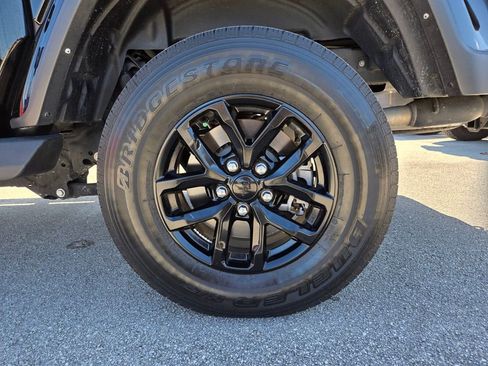 Used 2022 Jeep Gladiator Sport image 15