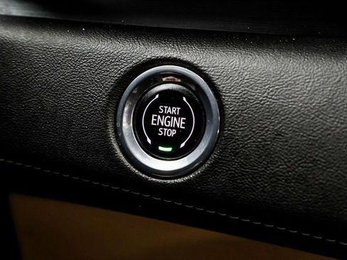 Used 2023 Cadillac Escalade ESV Premium Luxury image 32