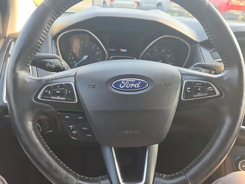 Used 2017 Ford Focus Titanium FWD image 22