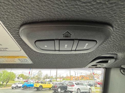 Used 2025 Jeep Wrangler Sahara image 45