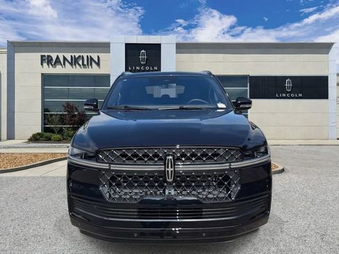 New 2025 Lincoln Navigator Reserve w/ Jet Appearance Package AWD/4WD image 2