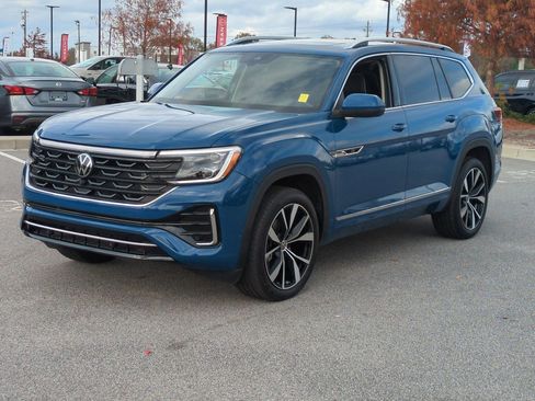 Used 2025 Volkswagen Atlas SEL Premium R-Line image 8