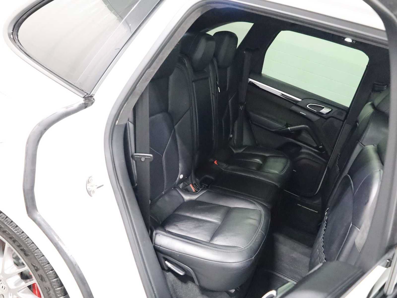 Used 2016 Porsche Cayenne GTS AWD/4WD image 37