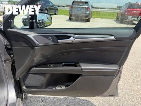 Used 2013 Ford Fusion Titanium FWD image 29