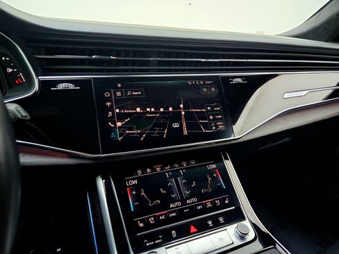 Used 2019 Audi Q8 Prestige w/ Luxury Package image 15