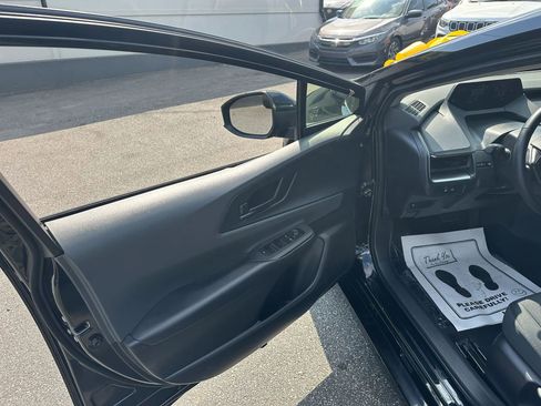 Used 2025 Toyota Prius LE AWD/4WD image 21