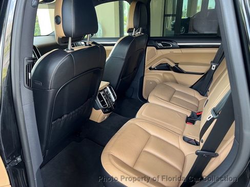 Used 2016 Porsche Cayenne image 9