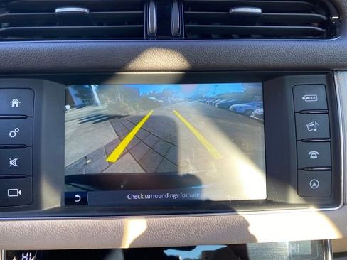 Used 2017 Jaguar XF Premium image 21